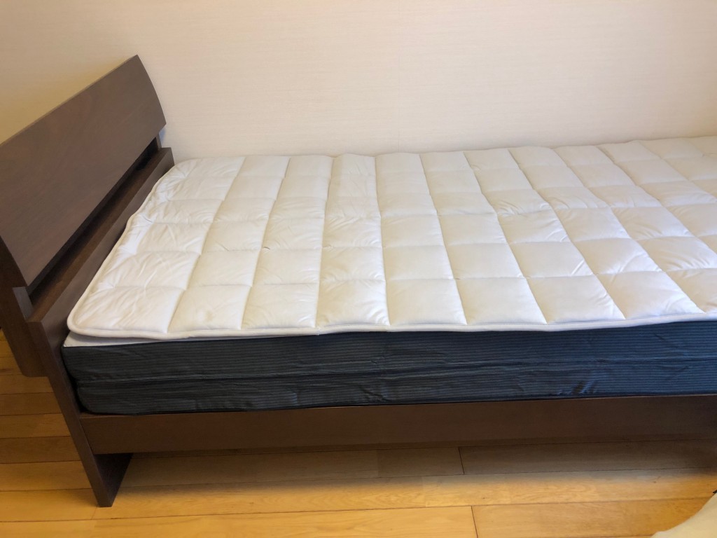 ベッドパッドは羊毛がおすすめ。保温力と吸湿発散性を兼ね揃えた素材。