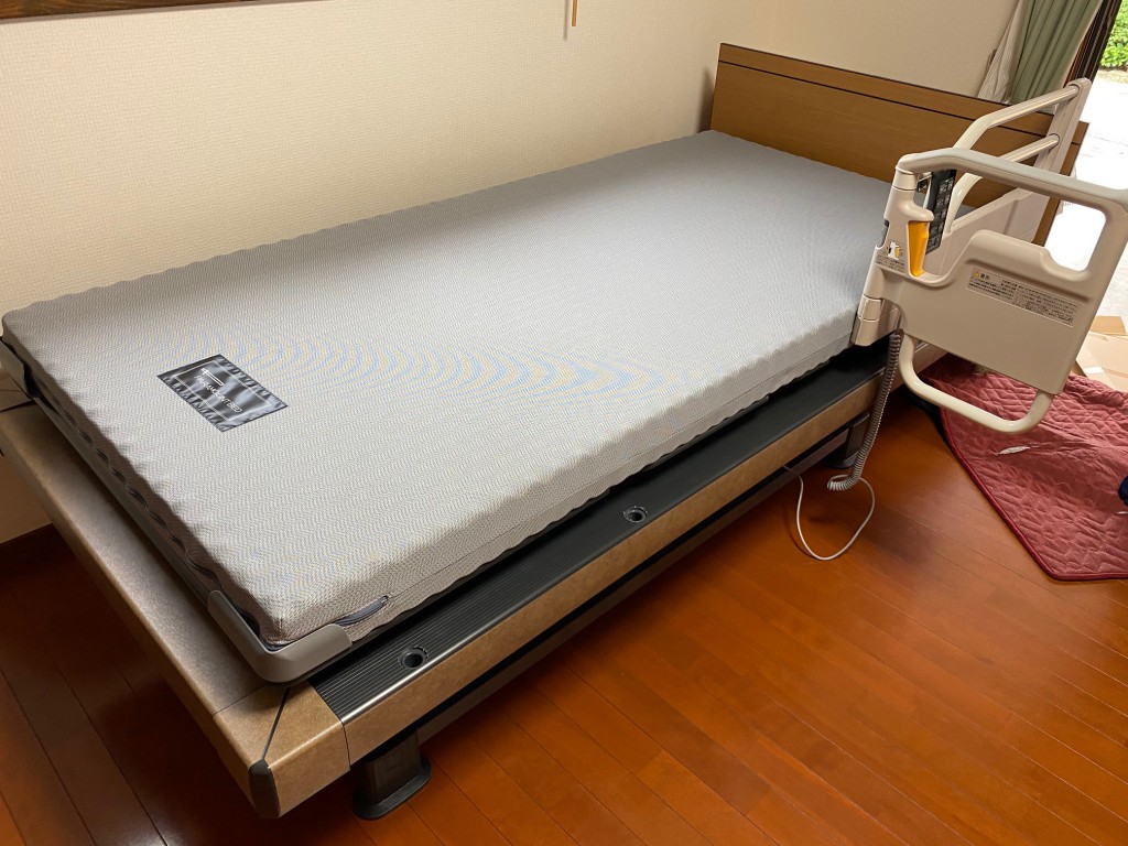 二つ折り簡易電動ベッドからインタイム1000電動ベッドにお買い替え頂いた西尾市Y様。