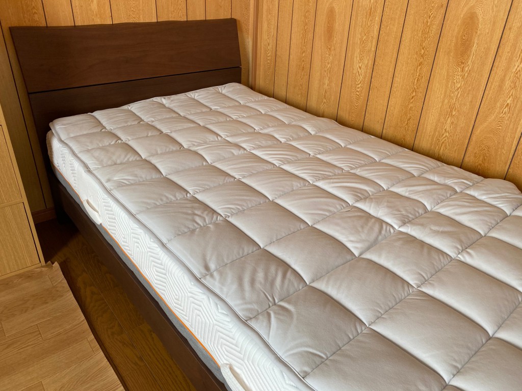 ゲルテックスクオンタムタッチに羊毛ベッドパッドを重ねた寝心地は最高ですよ！