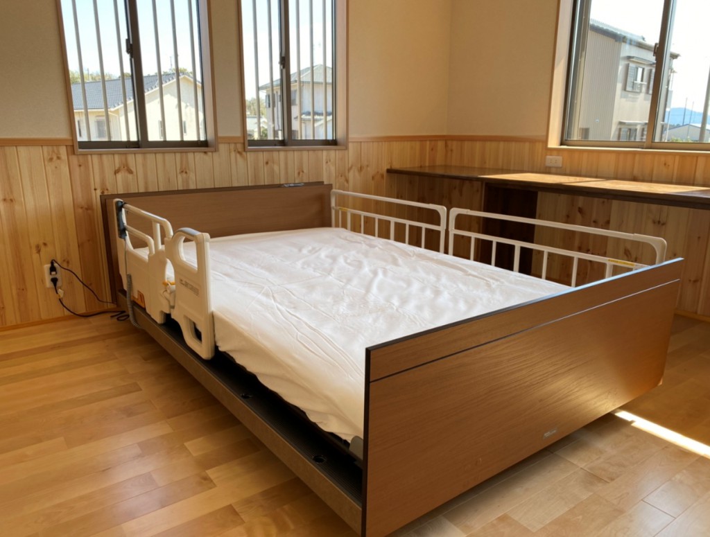 インタイム1000電動リクライニングベッドのセミダブルサイズを豊川市の新築のお宅に納品