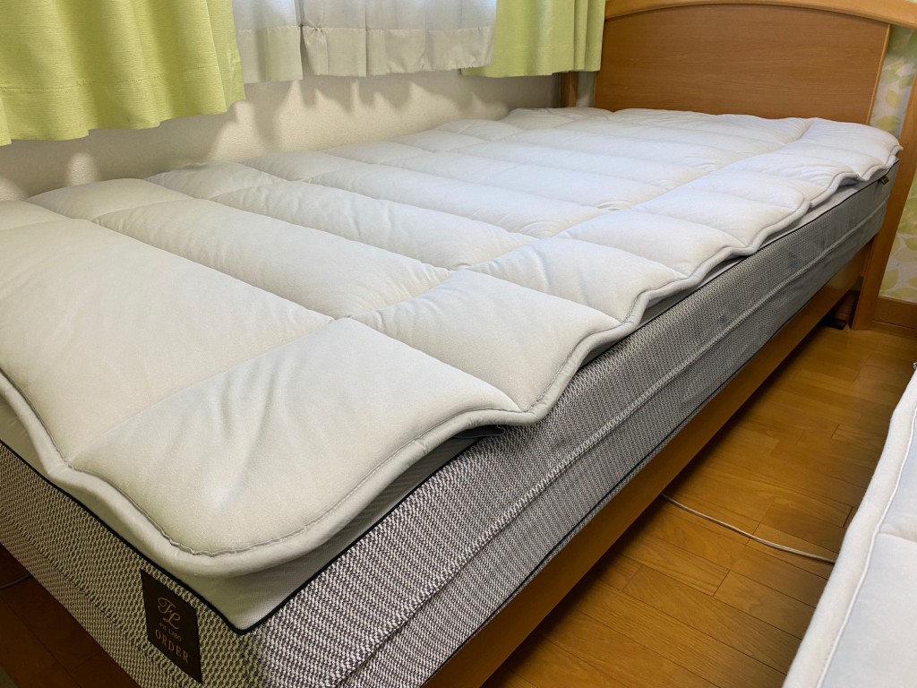 ウールの極厚ベッドパッドを重ねました。ふんわりした寝心地が好きな方におすすめです！