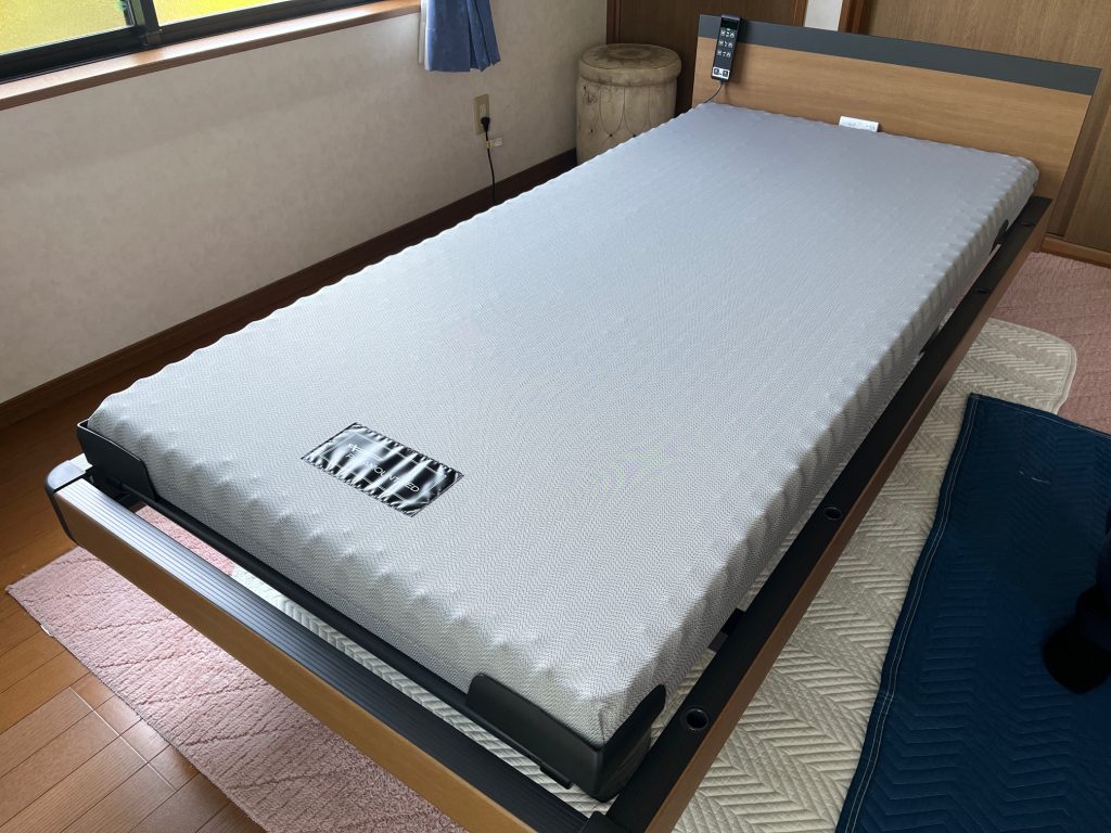西尾市吉良町O様、パラマウントベッド電動ベッド「インタイム1000」セミシングルサイズを納品♪