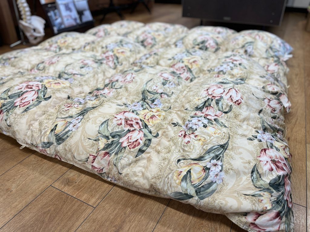 安城市I様、20年前に買って頂いた大阪西川のダブルサイズ羽毛ふとんをシングルサイズにリフォーム♪ゴアテックス生地を使って。